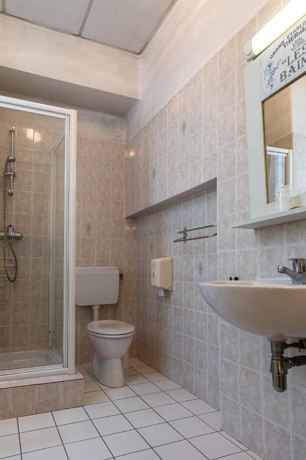 Hotel Des Bains Aix-les-Bains Bagian luar foto
